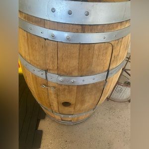 Glass top barrel with storage. Great for indoor/outdoor entertainment!